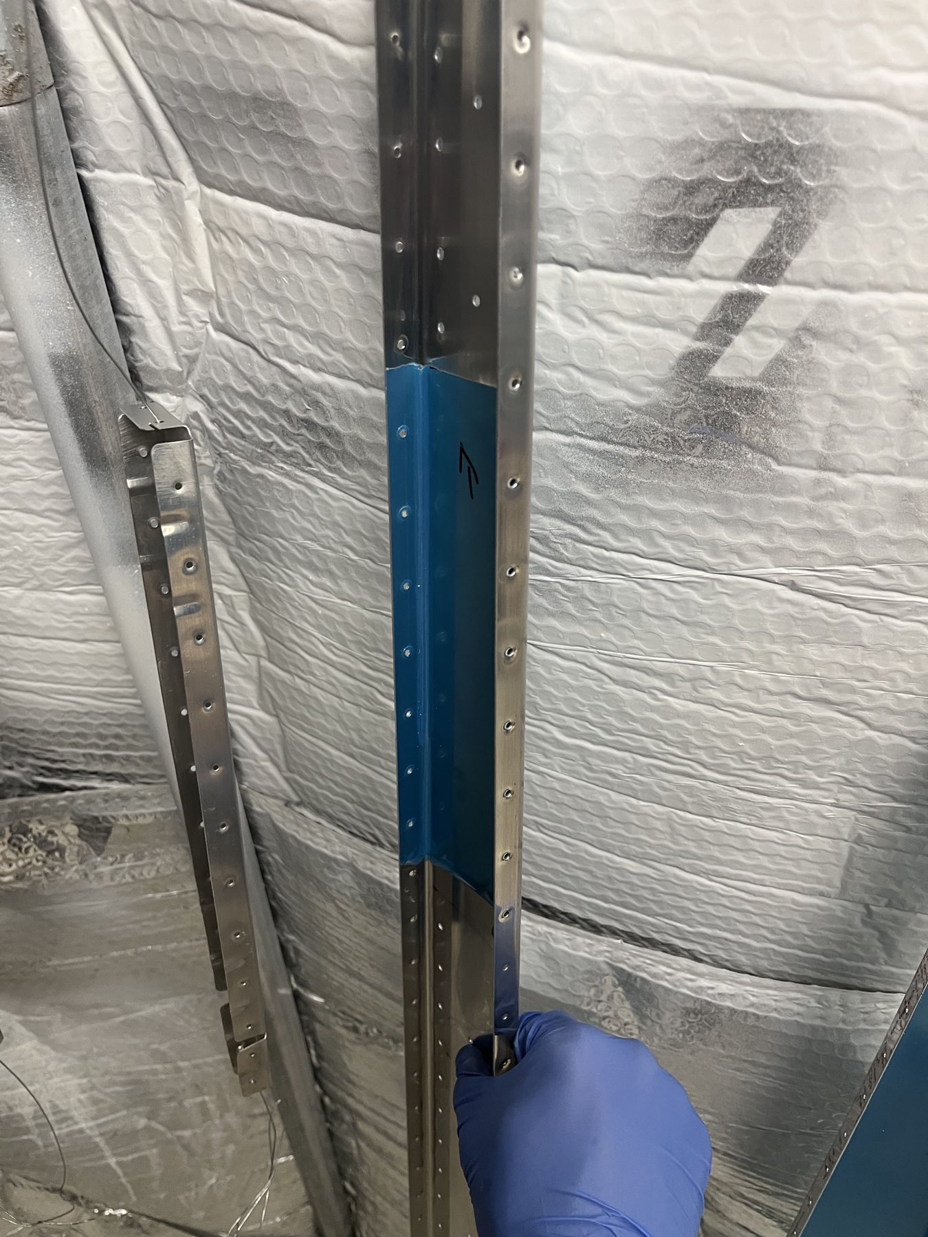 Teile mit partieller Schutzfolie. Diese wurde sauber mit einem Lötkolben getrennt um Primer (und Gewicht) zu sparen
