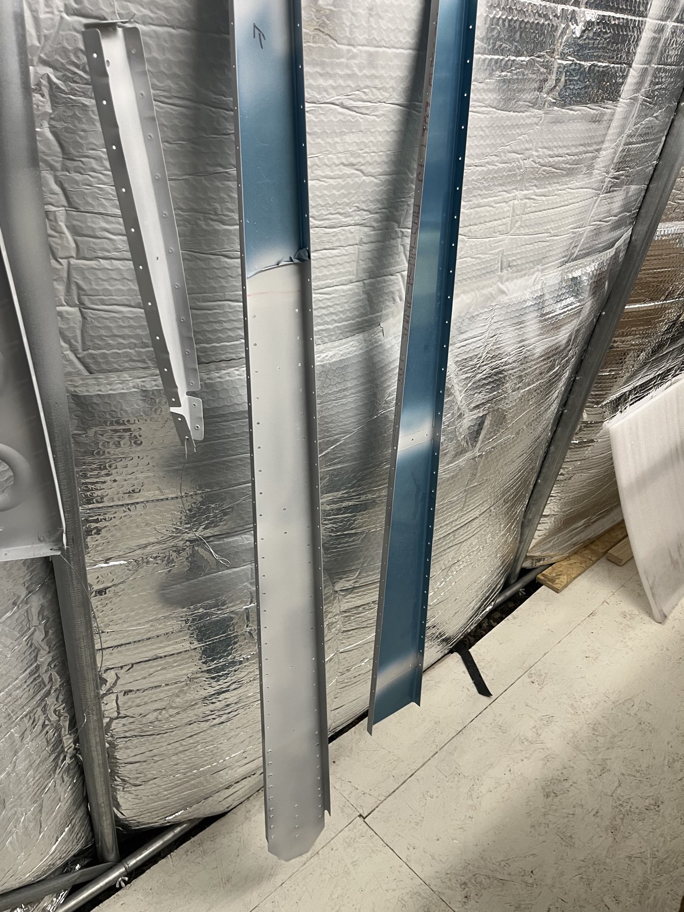 Die „Spars“ welche die Schutzfolie ebenfalls noch behalten haben und selektiv an den Kontaktstellen entfernt wurde