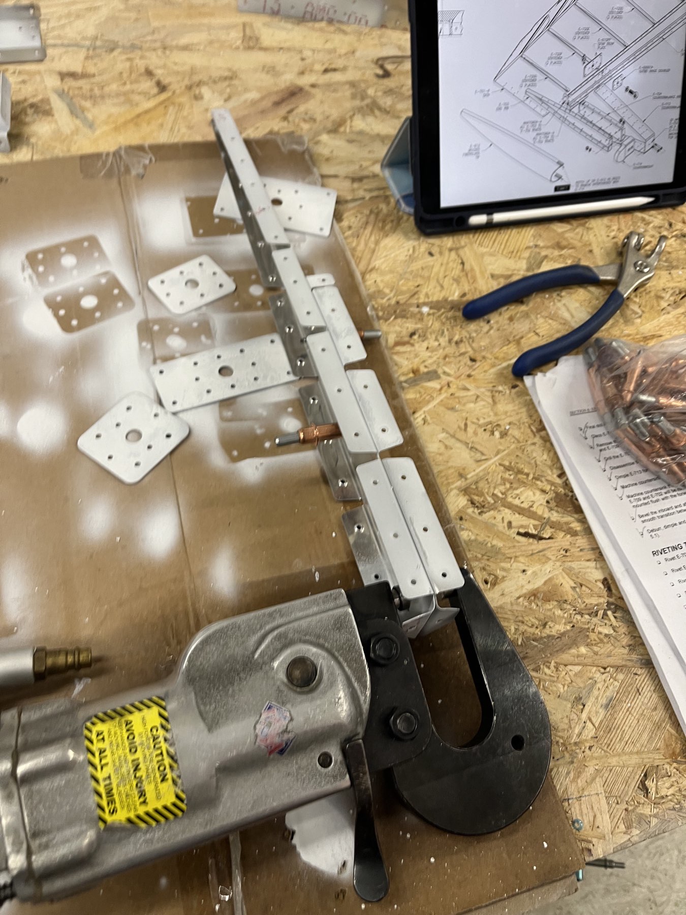 Hier sieht man, dass die Quetsche nicht an die Niete kommt