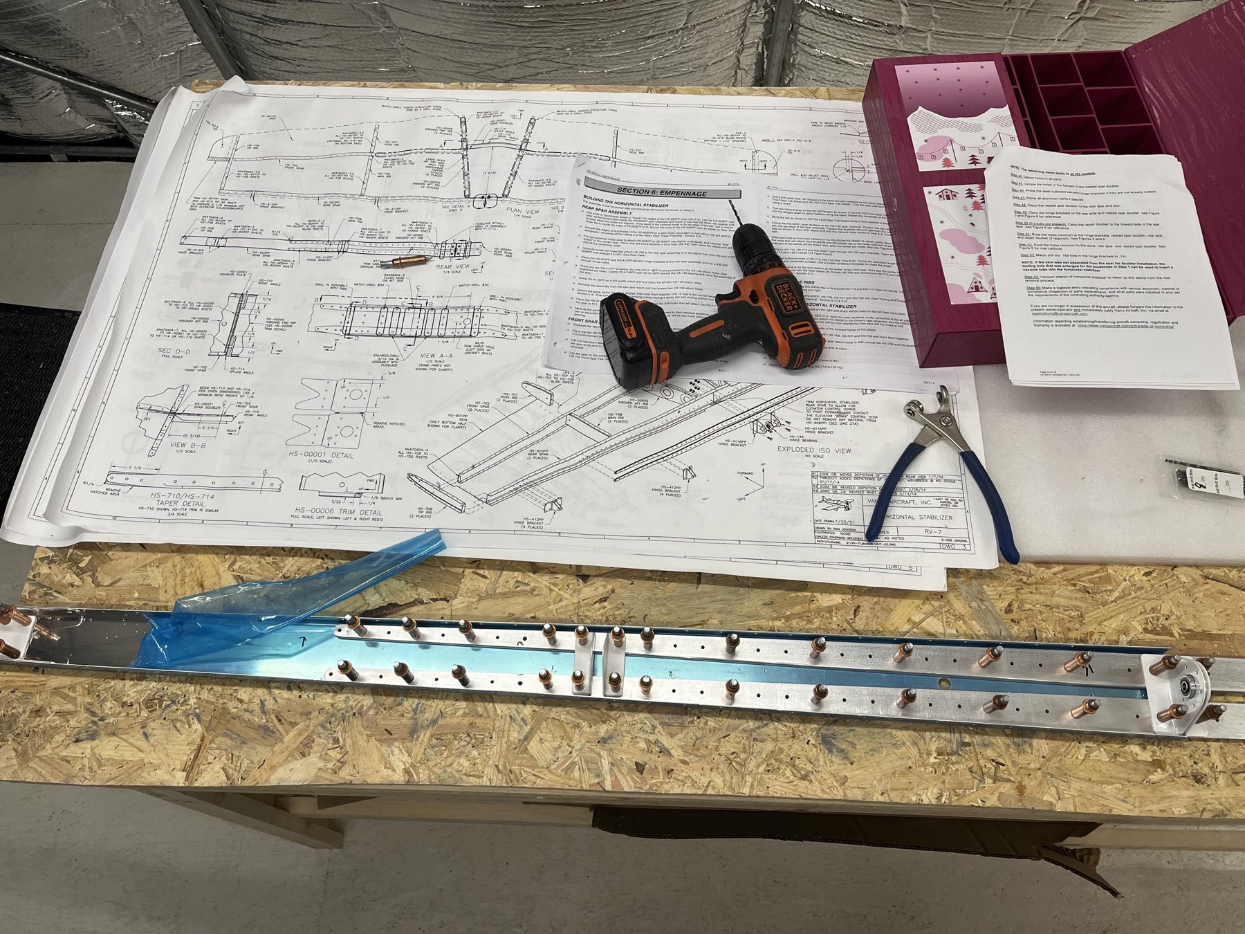 Dieses Loch wurde nicht vorgebohrt von Vans