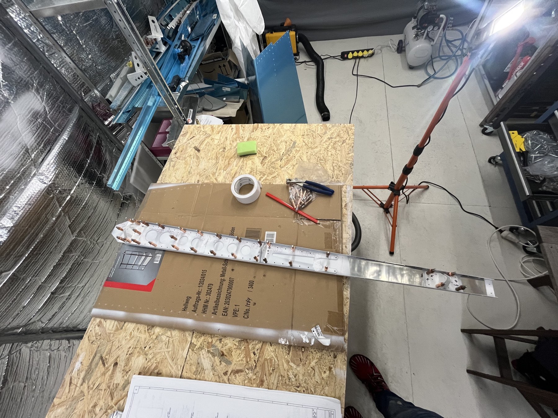 Erstmal Teile mit Clecos verbinden