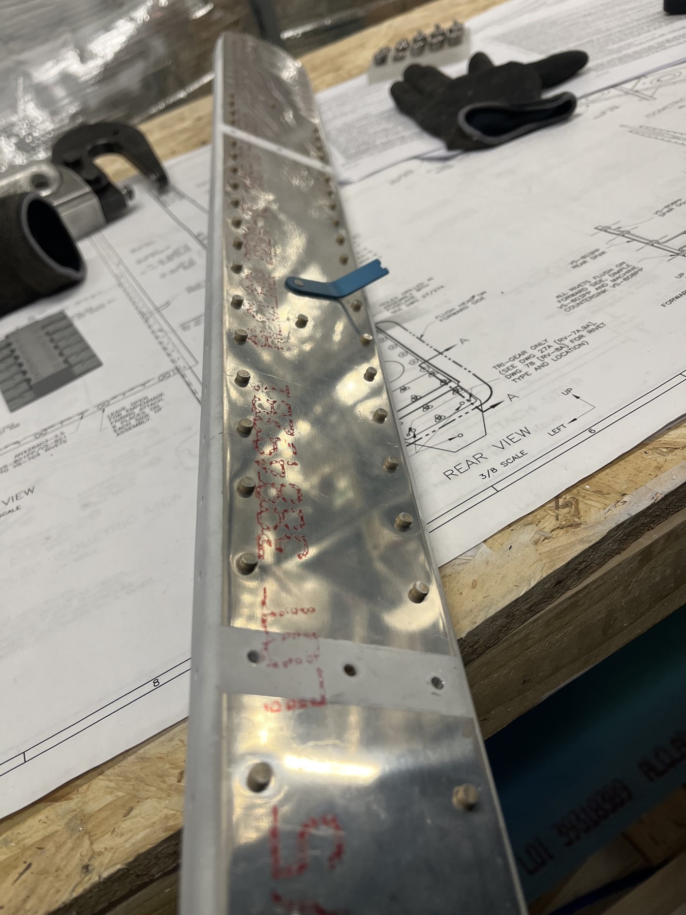 Nieten wurden etwas nachgearbeitet. Jetzt passen sie überall