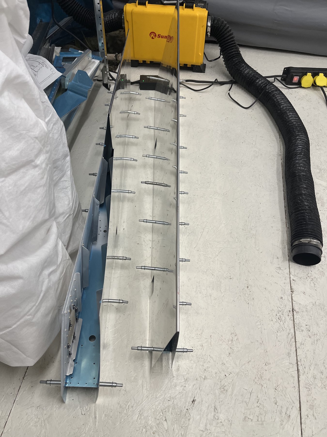 Beide Höhenruder nach dem Falten nebeneinander