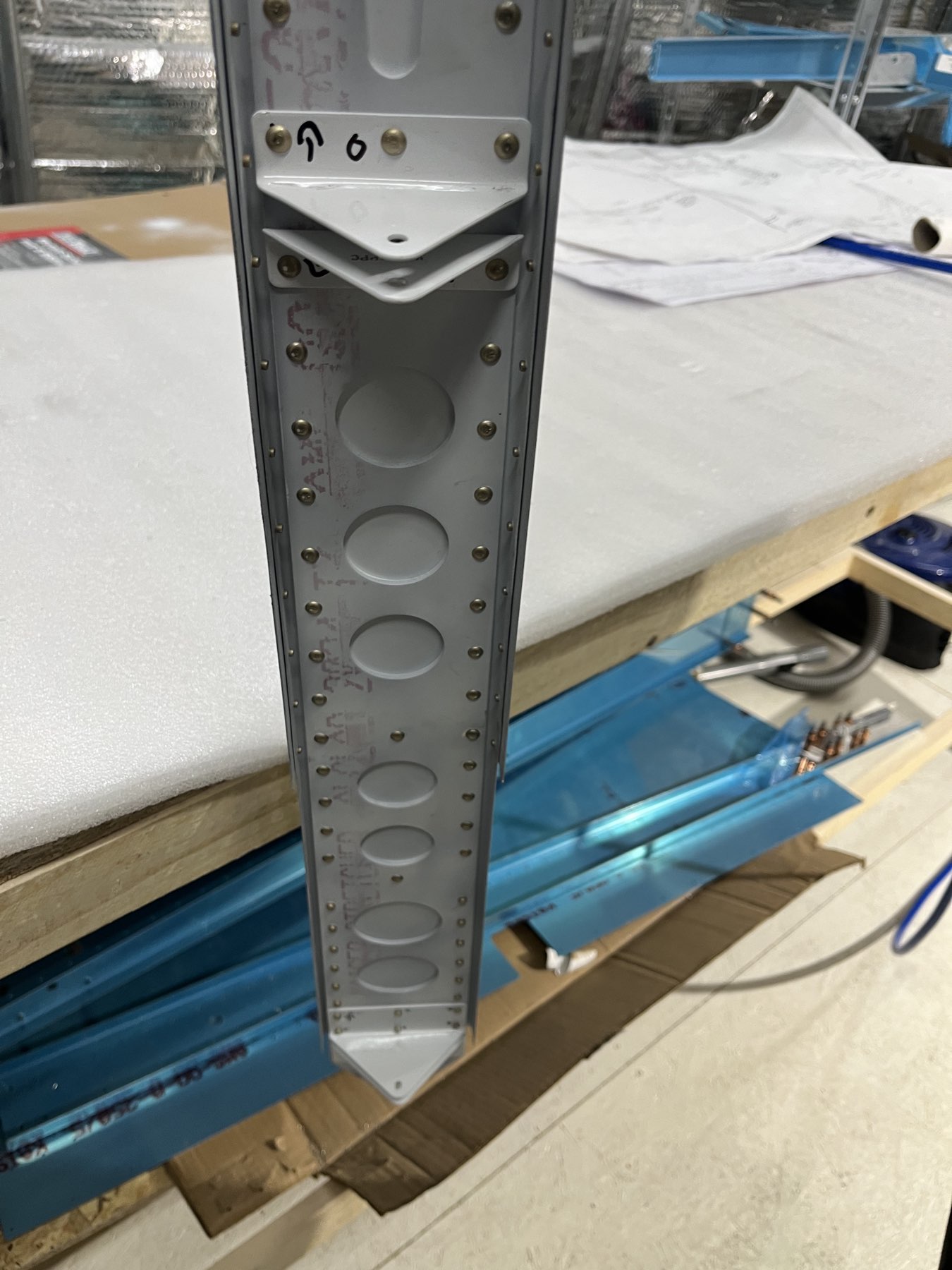 Sicht auf dem Rear Spar mit dem Verstärker