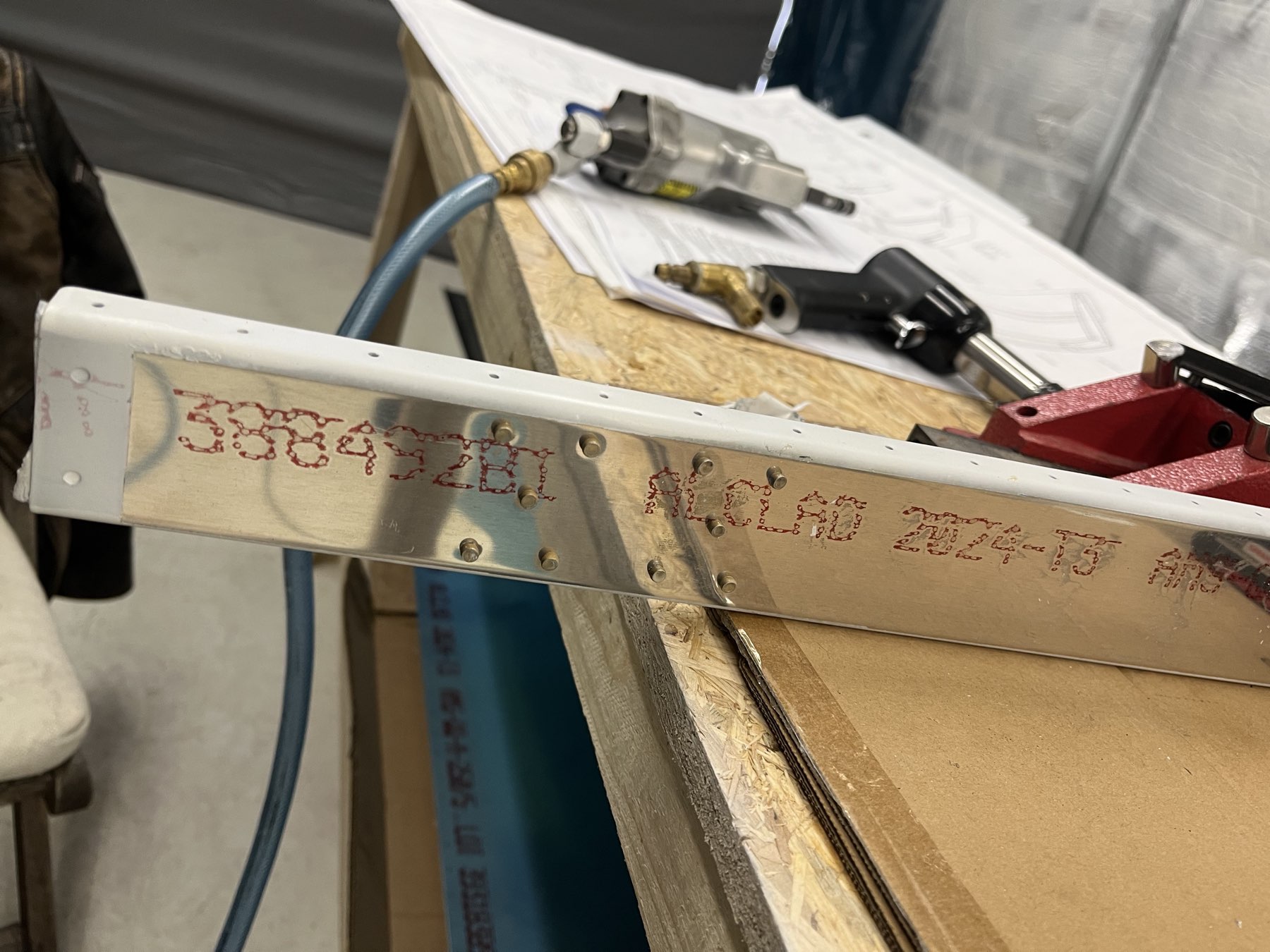 Rückseite der Nieten vom Winkel