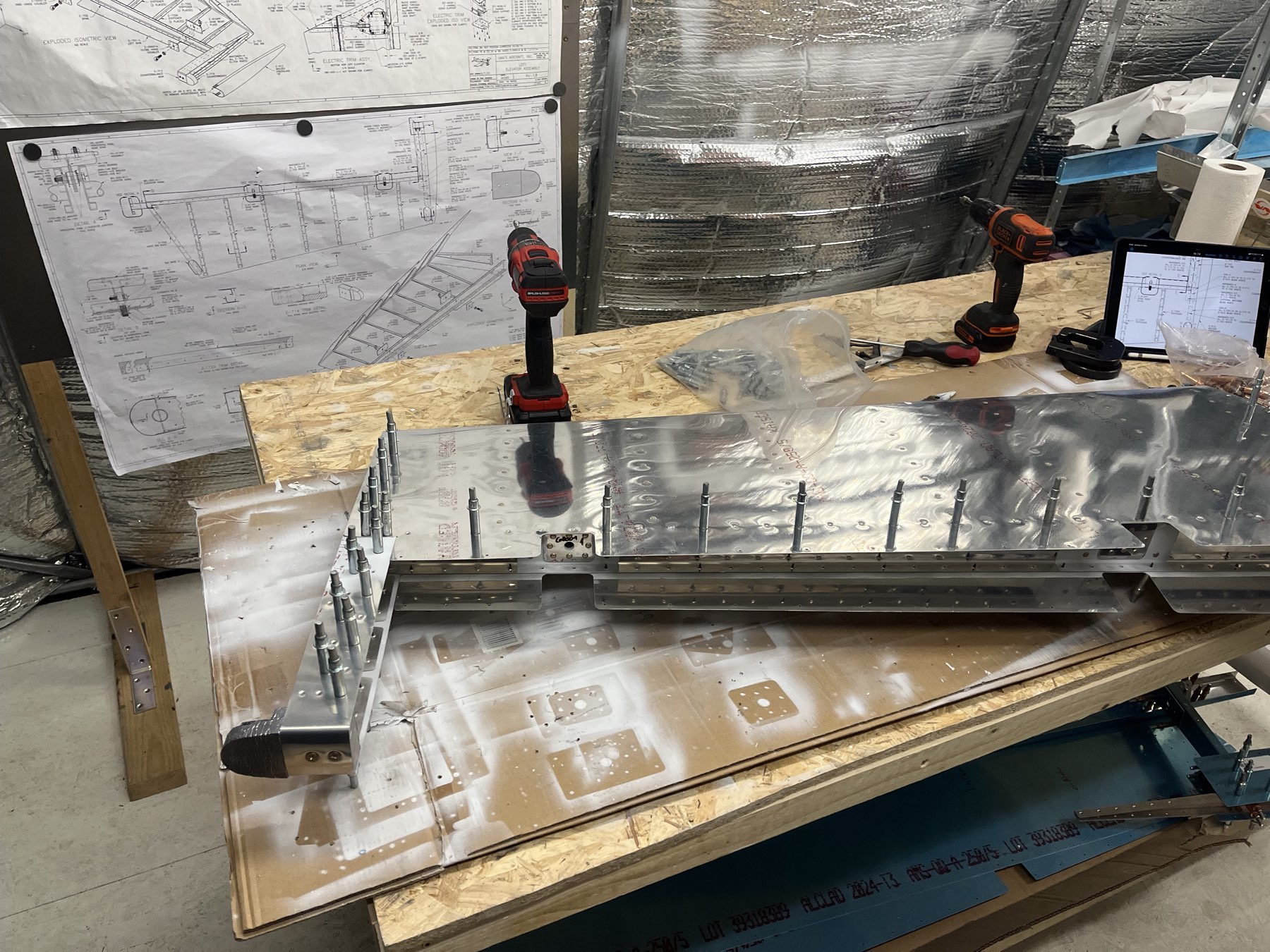 Skelett in das Höhenruder eingelegt